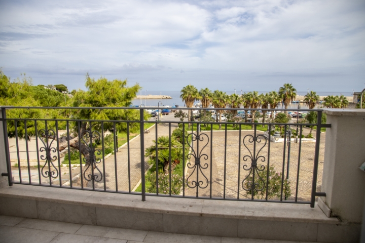 Balcone vista mare Isola delle Femmine